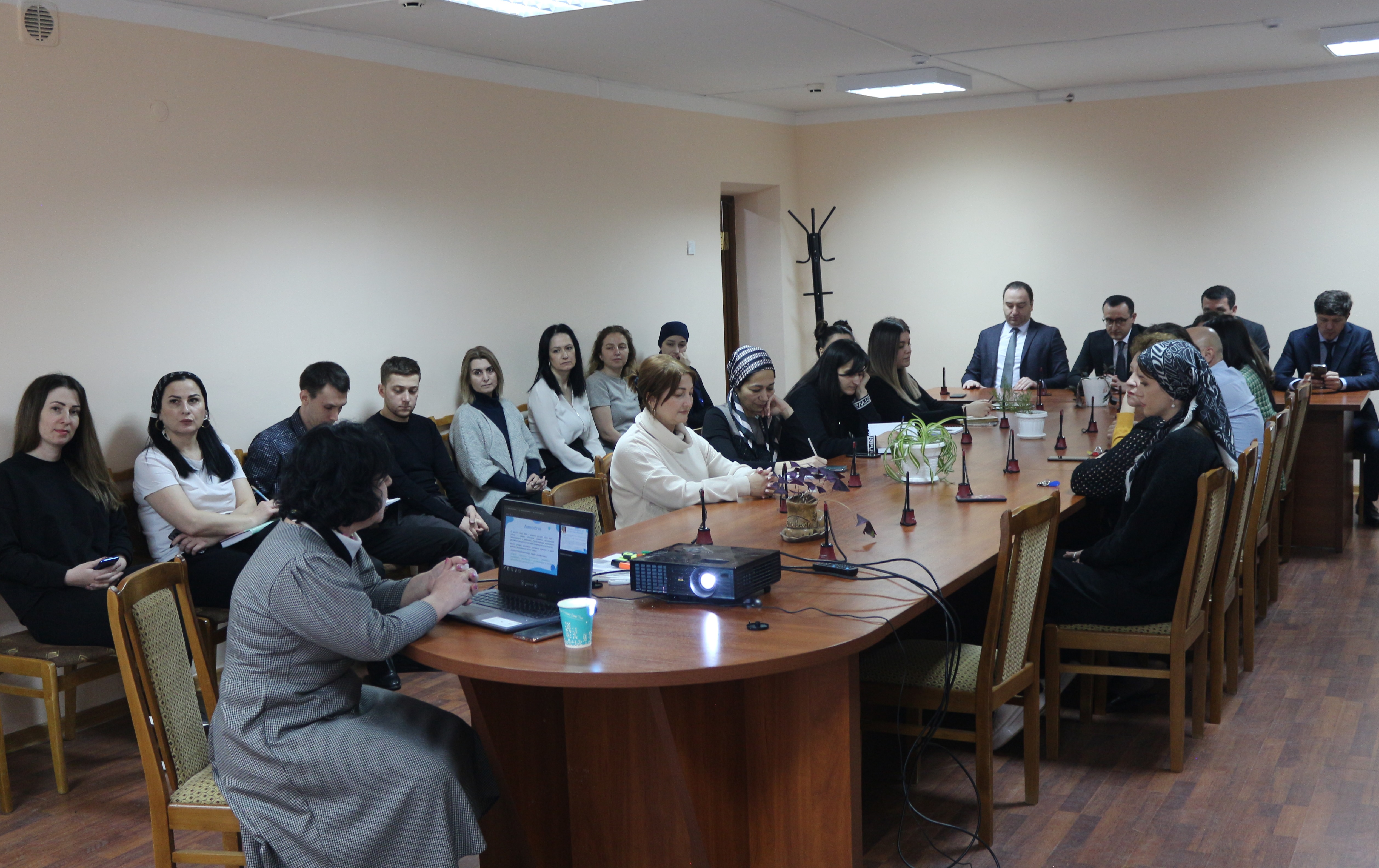 Сегодня в Государственном комитете КБР по тарифам и жилищному надзору состоялся семинар на тему «Эмоциональное выгорание: что это такое и как с ним справиться».