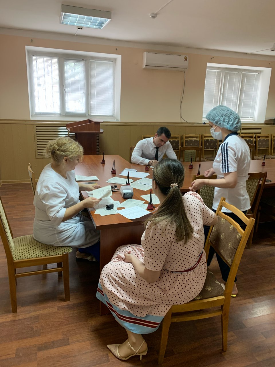 Сегодня сотрудники Государственного комитета КБР по тарифам и жилищному надзору  прошли первый этап вакцинации от COVID-19.