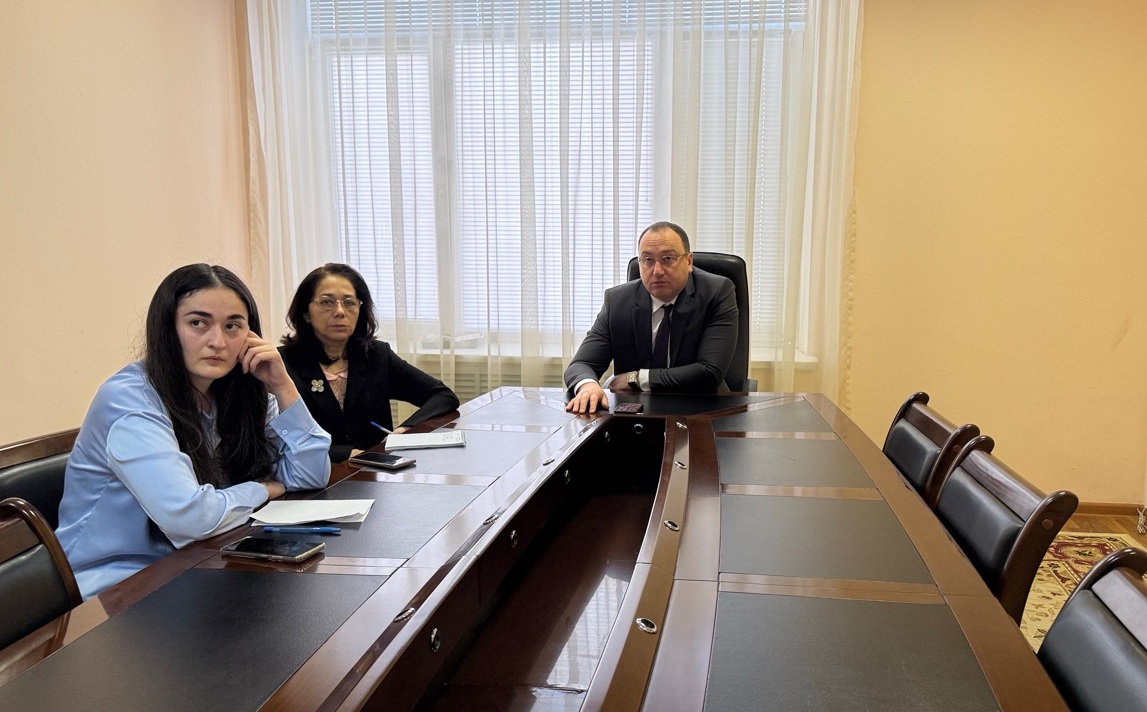 Сотрудники Государственного комитета КБР по тарифам и жилищному надзору приняли участие в совещании.